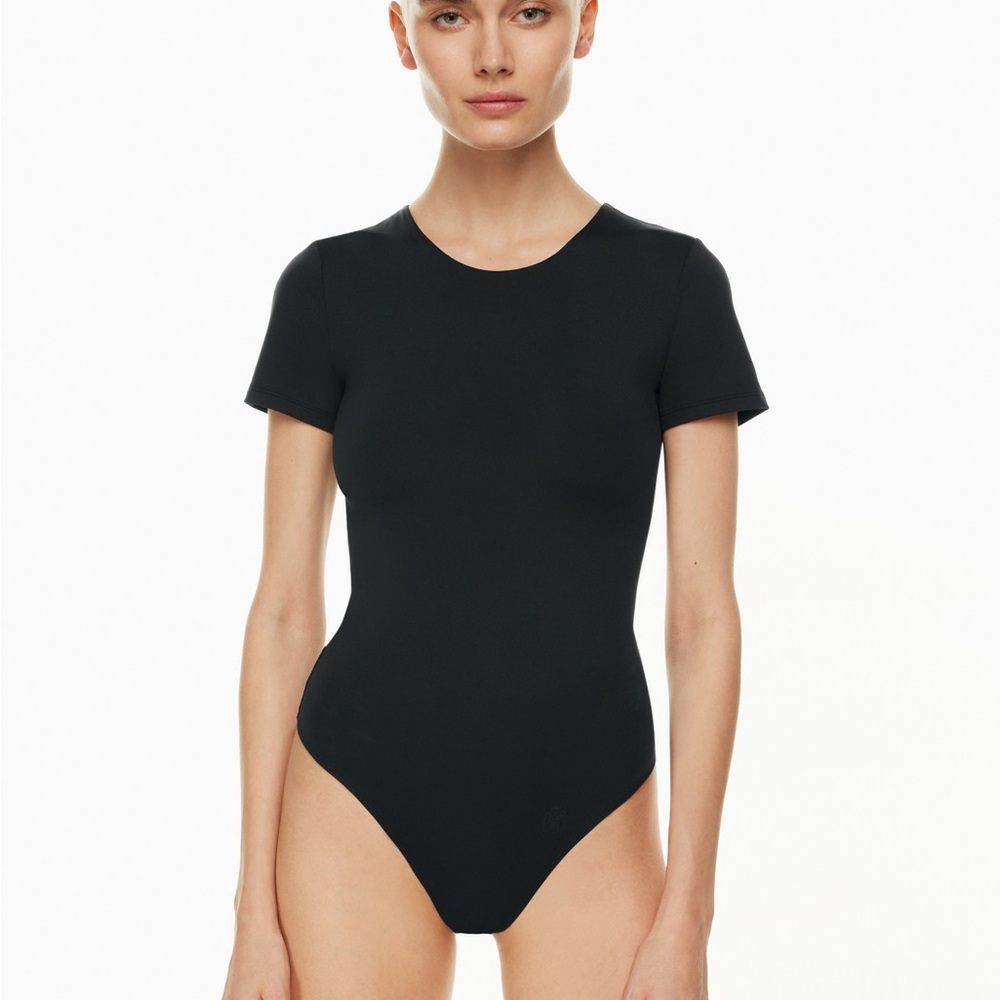Babaton Contour Crew Shortsleeve Bodysuit